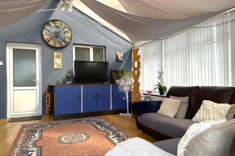 Seating Area With Utility Space 920