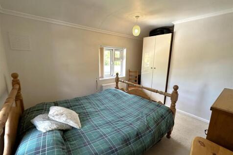 Second Bedroom 870