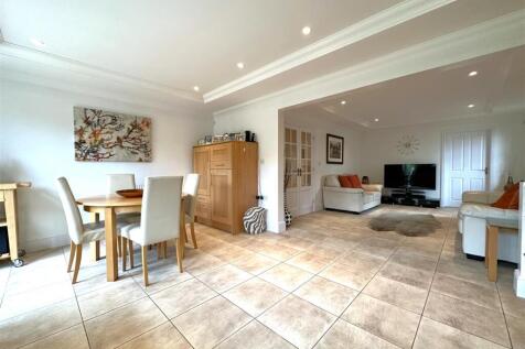 Open-Plan Living/Dining Space 323