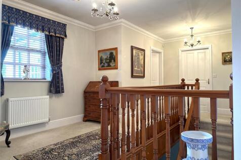 Galleried First Floor Landing 234