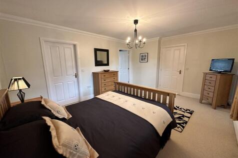 Second Bedroom Into En-Suite 225