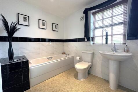 En-Suite Bathroom 232