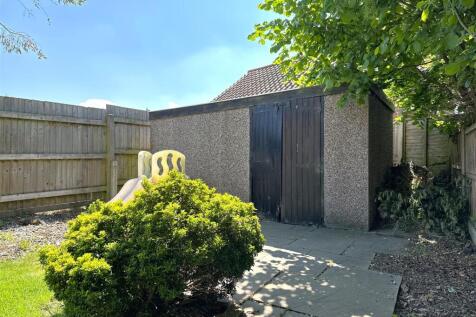 Detached Workshop/Store 532