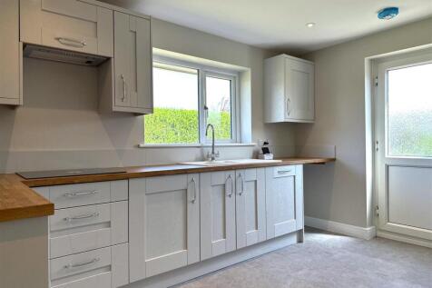 Stunning Modern Kitchen 663