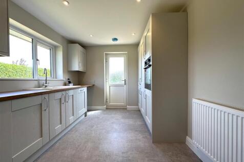 Well-Appointed Kitchen Space 664