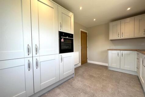 Contemporary Kitchen 671