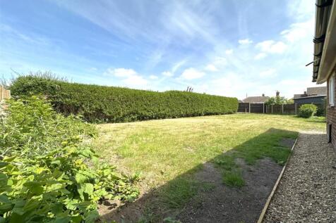 Large Rear Garden 695