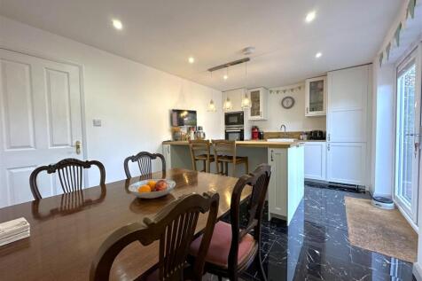 STUNNING Dining Kitchen 887