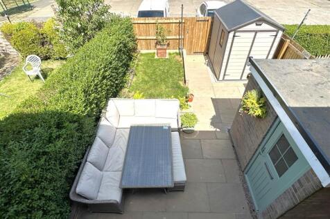 Rear Garden Overview 854