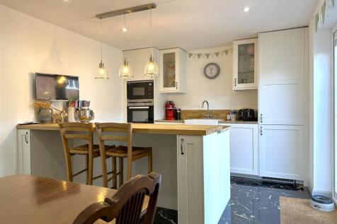 Contemporary Breakfast Kitchen 889