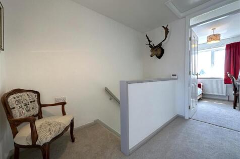 First Floor Landing 884