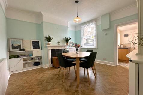 Dining Room Into Kitchen 795