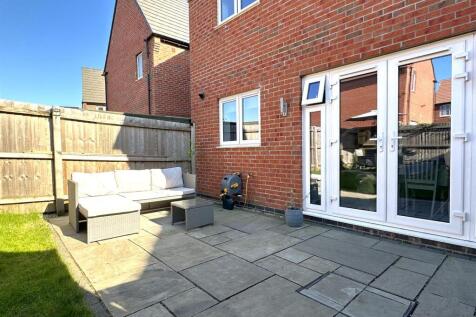 Paved Outdoor Entertainment Space 044