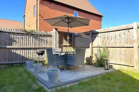 Additional Paved Seating Area 036