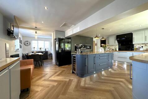 SUBLIME Open-Plan Family Kitchen 307
