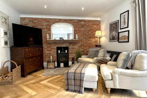 Lovely Living Room With Feature Fireplace 231