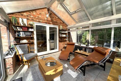 Lovely Conservatory 220