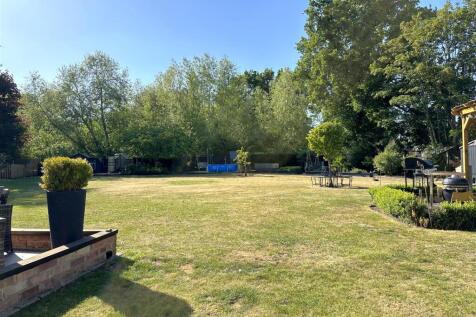 Wonderful Private Garden 393