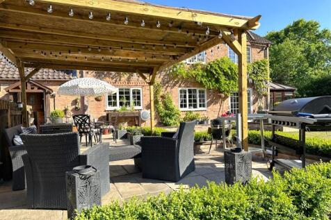 Outdoor Entertainment Space 388