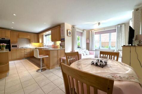 OPEN-PLAN Living/Dining Kitchen 392