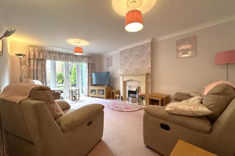 Generous Lounge 422
