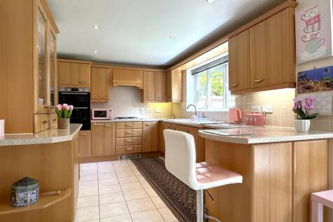 Spacious Breakfast Kitchen 388