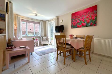 Living/Dining Area 679