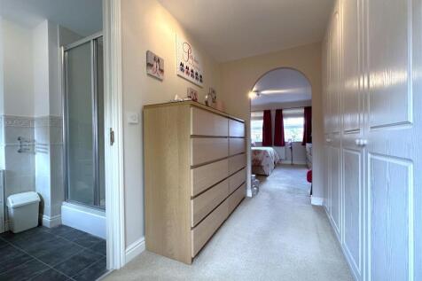 Dressing Room Into En-Suite 358