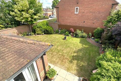 Part Walled Rear Garden 576
