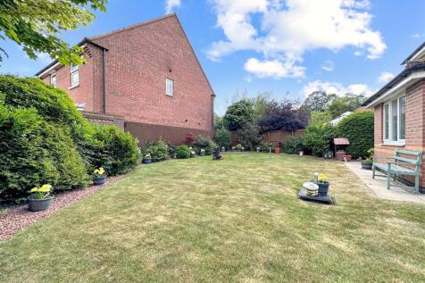 Lovely Enclosed Garden 714
