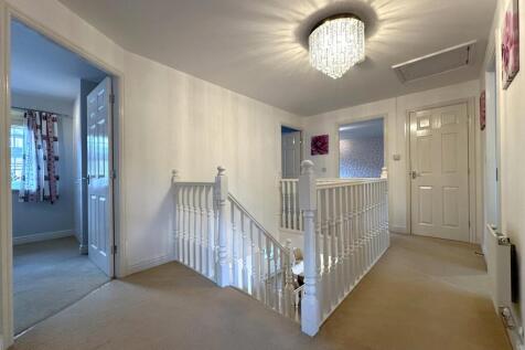 Lovely Galleried Landing 292