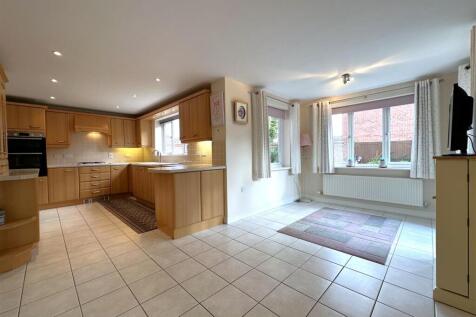 Open-Plan Living/Dining Kitchen 319
