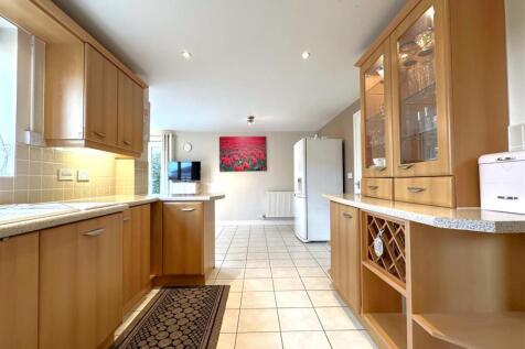 Kitchen Into Dining Area 337