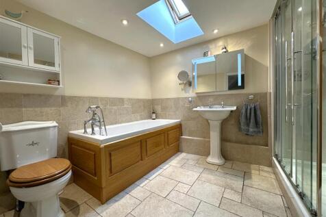 First Floor Bathroom 166