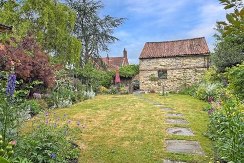 Beautifully Landscaped Garden 112