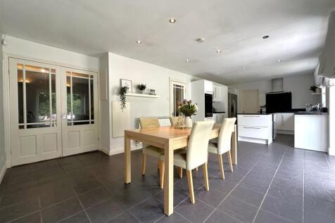 OPEN-PLAN Dining Kitchen 698
