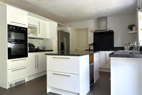 Modern Kitchen 674