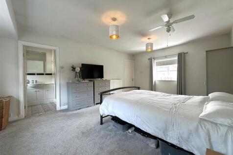 Bedroom One Into En-Suite 590