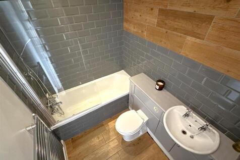 Family Bathroom 606