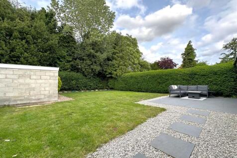Large Private Garden 743