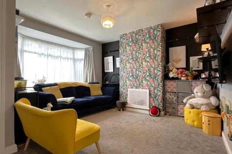 Bay-Fronted Lounge 466