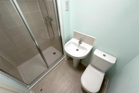 First Floor Shower Room 569
