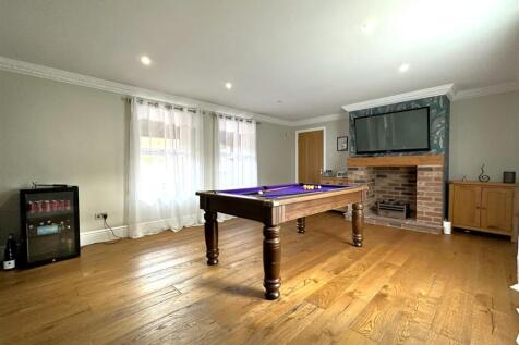 Large Living Room 022