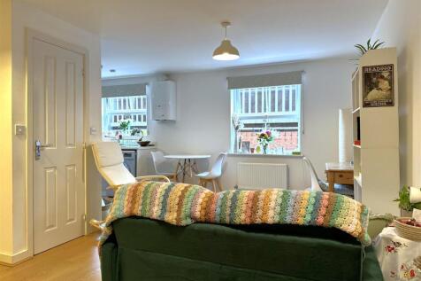 Open-Plan Living/Dining Space 027
