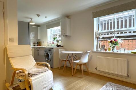 Kitchen/Dining Space 031