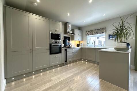 STUNNING Modern Kitchen 824