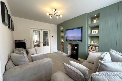 Lounge With Double Doors Into Kitchen 856