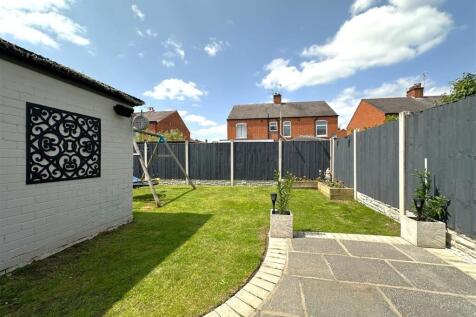 Well-Appointed Rear Garden 913