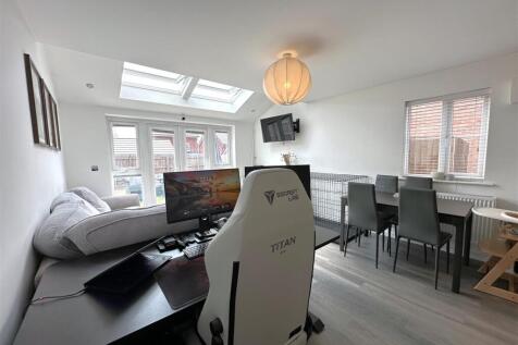 OPEN-PLAN Living/ Dining Space 174