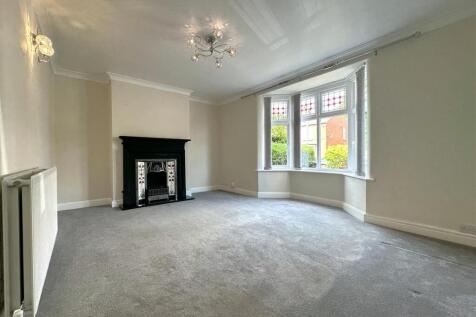 Spacious Bay-Fronted Living Room 333